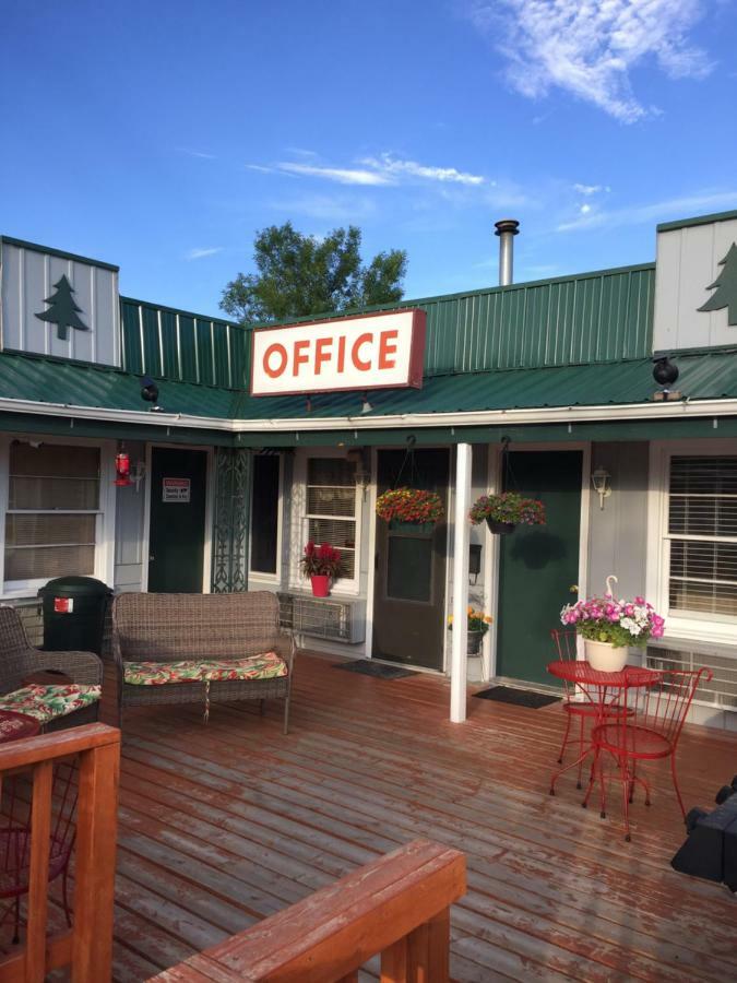 ريفرتون Jack Pine Motel المظهر الخارجي الصورة